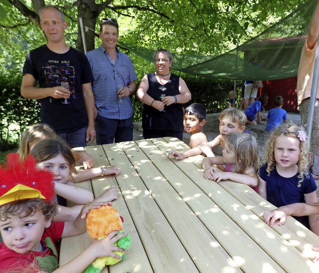 Sebastian Greif (von links), Brgermei...r und  Caroline Schlageter mit Kindern  | Foto: Johanna Hgg