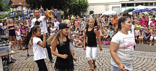 Schwungvoll: Gleich mehrere Tanzdarbie...r etwa der &#8222;Latino Dance&#8220;.  | Foto: Hans-Jrgen Hege