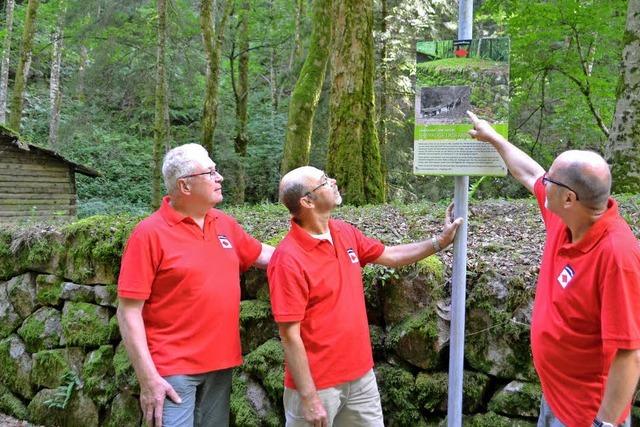 Mit viel Hauruck alte Steinrampe restauriert