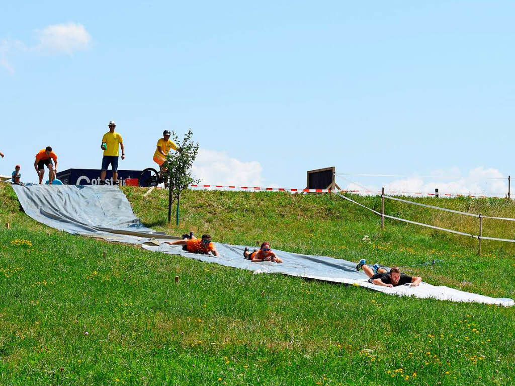 Hitze und Schlamm machten den Drecksaulauf in Nordschwaben zu einer groen Herausforderung fr die Teilnehmer.