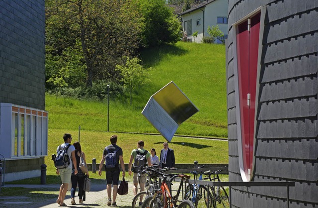 Zum Seniorensommer gehrt auch eine Be...ng der DHBW mit seinem Skulpturenpfad.  | Foto: Barbara Ruda