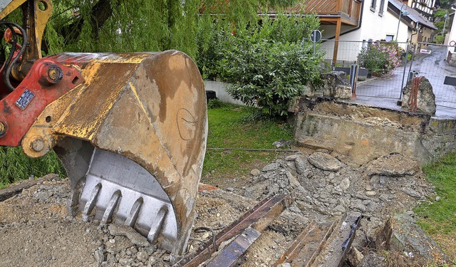 Bis die Brcke in Istein neu gebaut is...n Anwohner eine Behelfsbrcke nutzen.   | Foto: Marco Schopferer