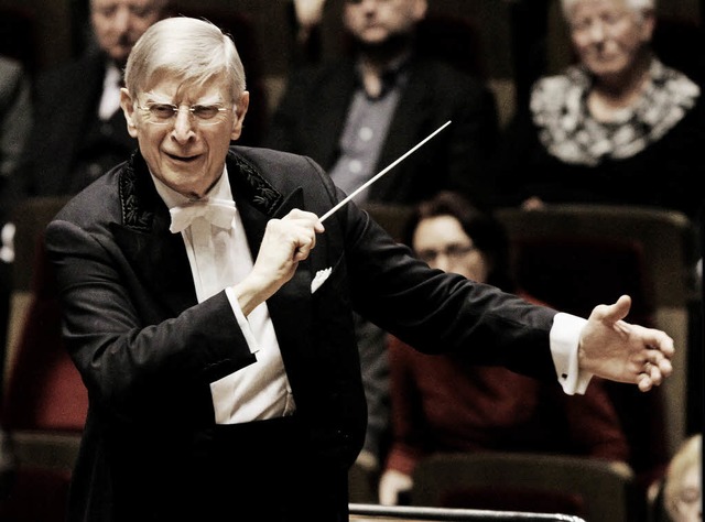 &#8222;Ich finde, die Orchester spiele...#8220;: Herbert Blomstedt 2012 am Pult  | Foto: Martin Lengemann