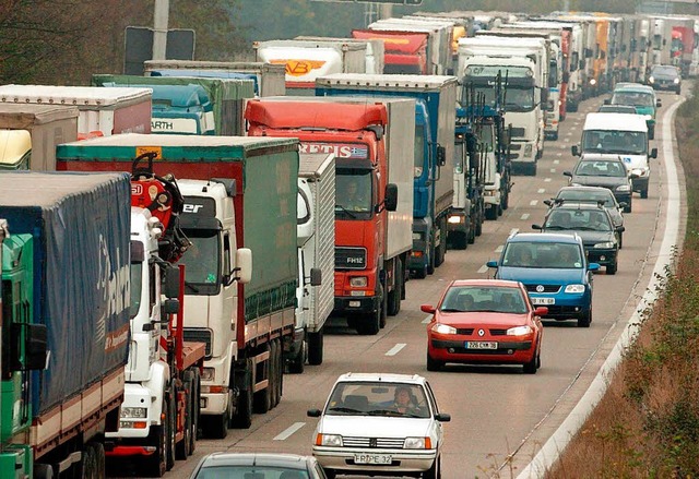 Am Freitag herrscht an der Grenze zu Frankreich wieder Staualram (Symbolbild)  | Foto: dpa