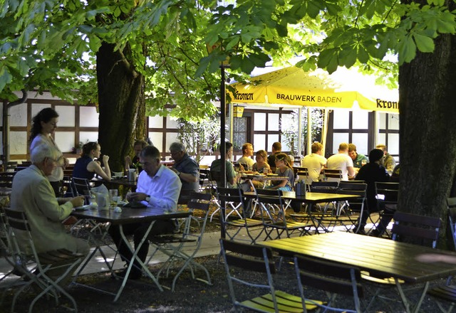 Oase in der Oststadt: Im Schatten der ...t es sich im Brandeck-Biergarten gut.   | Foto: Karin Reimold