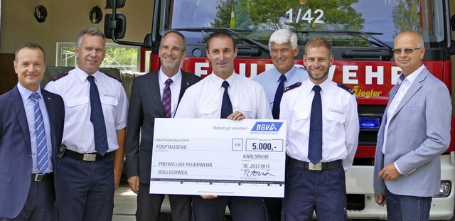 Scheckbergabe  bei der Feuerwehr in B...r, Alexander Engler und Joachim Hauser  | Foto: Antonia Hufnagel