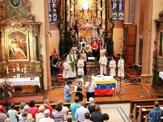 Ein Gottesdienst zum Gedenken an die M...ger Wallfahrtskirche St. Martin statt.  | Foto: Ruth Seitz