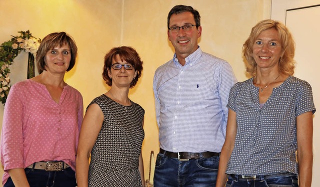 Der neue Vorstand des Frderverein Bil...e Kassiererin Dagmar Geng (von links).  | Foto: Martha Weishaar