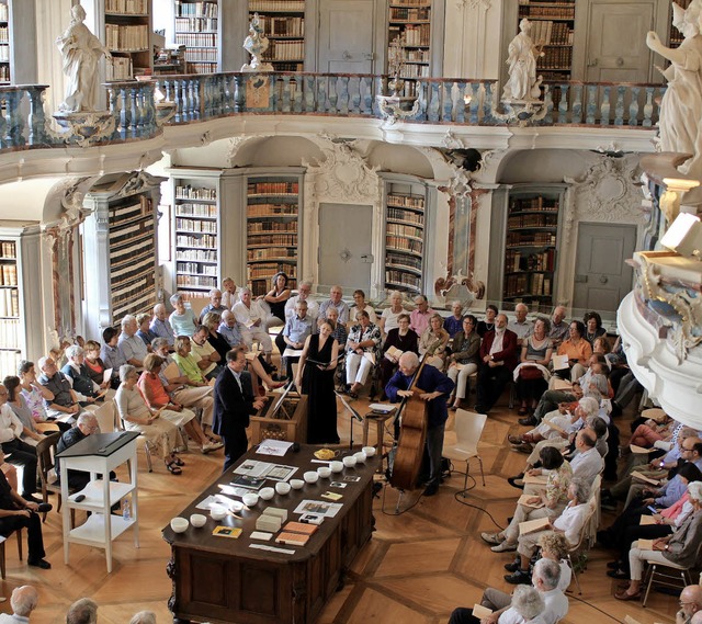 Die drei Knstler Johannes Gtz (Orgel...inrad Walter (rechts vom Rednerpult).   | Foto: Erich Krieger