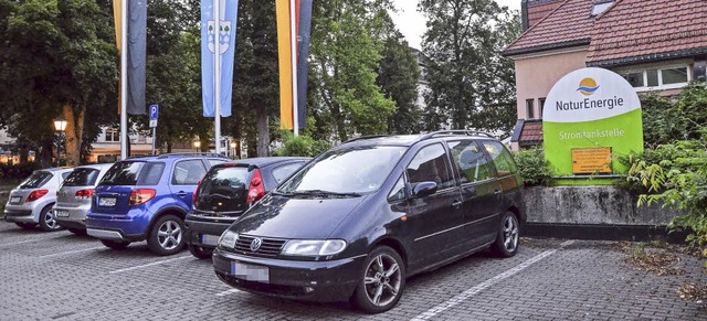 Die vorhandene Stromtankstelle soll durch eine neue ausgetauscht werden.   | Foto: Erika Bader