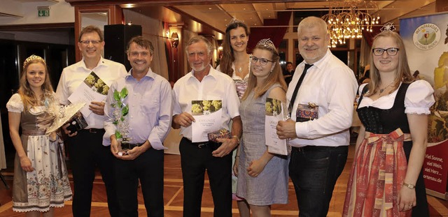 Weinhoheiten zusammen mit den Vertrete...rle, Kellermeister der Oberkircher WG   | Foto: weinparadies