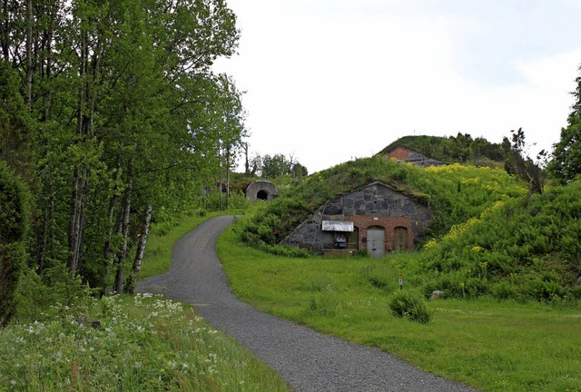 Naturidylle mit historischen Militrgebuden  | Foto: Steve Przybilla