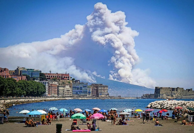 Rauch am Vesuv sah erst nach einem Ausbruch des Vulkans aus.   | Foto: dpa