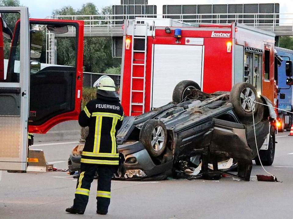 Ein ehrenamtlicher Feuerwehrmann, der ...ach den Vorfllen das Handtuch werfen.  | Foto: Roland Spether