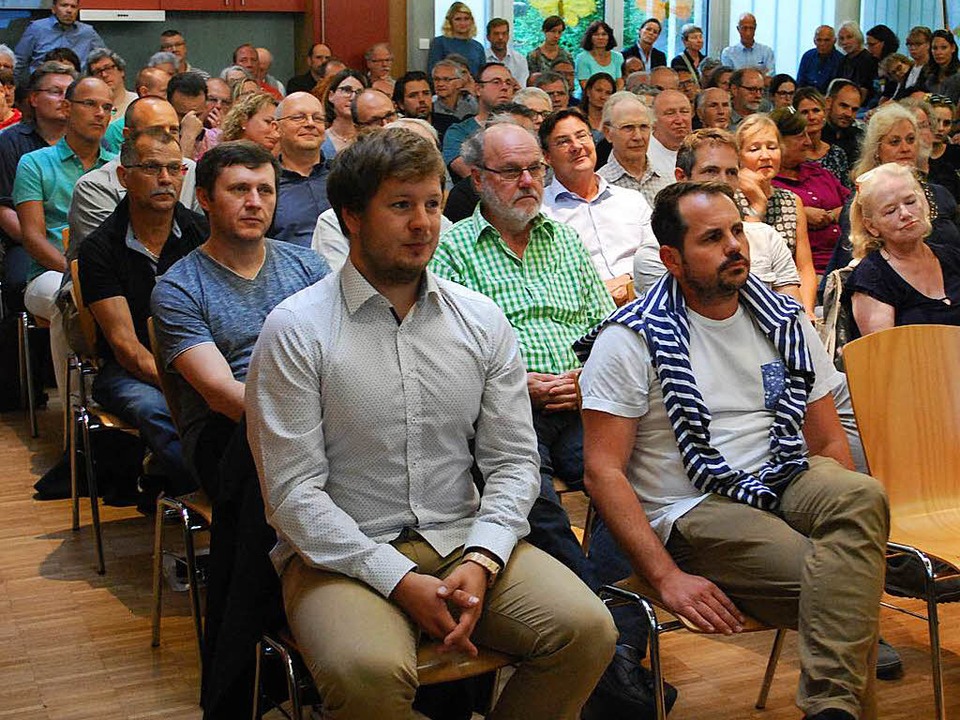 Gut 100 Interessierte kamen zur Brgerinfo auf dem Salzert.  | Foto: Thomas Loisl Mink
