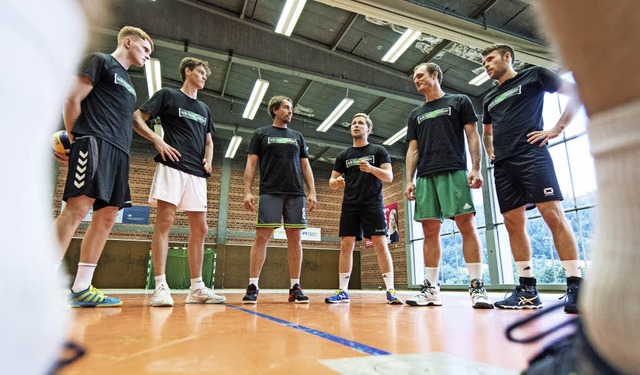 Neue Einblicke: Trainer Jakob Schnhag... Training mit den 1844-Volleyballern    | Foto: Seeger
