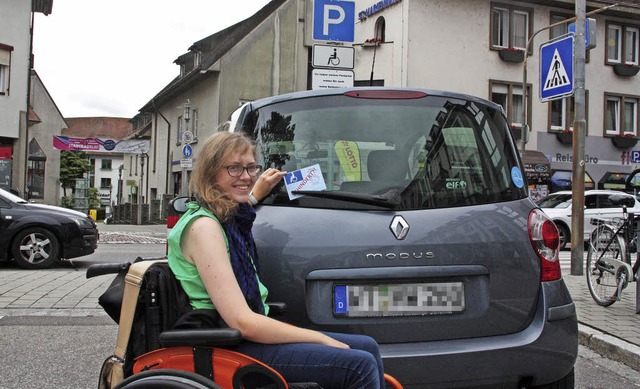 Wer ohne Parkausweis auf einem Behinde...hindertenbeirats ein Krtchen bekommt.  | Foto: JRN KERCKHOFF