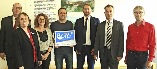 ber das BoriS-Gtesiegel der IHK freu...itsche (Barmer) und Schulleiter Asal.   | Foto: fabry