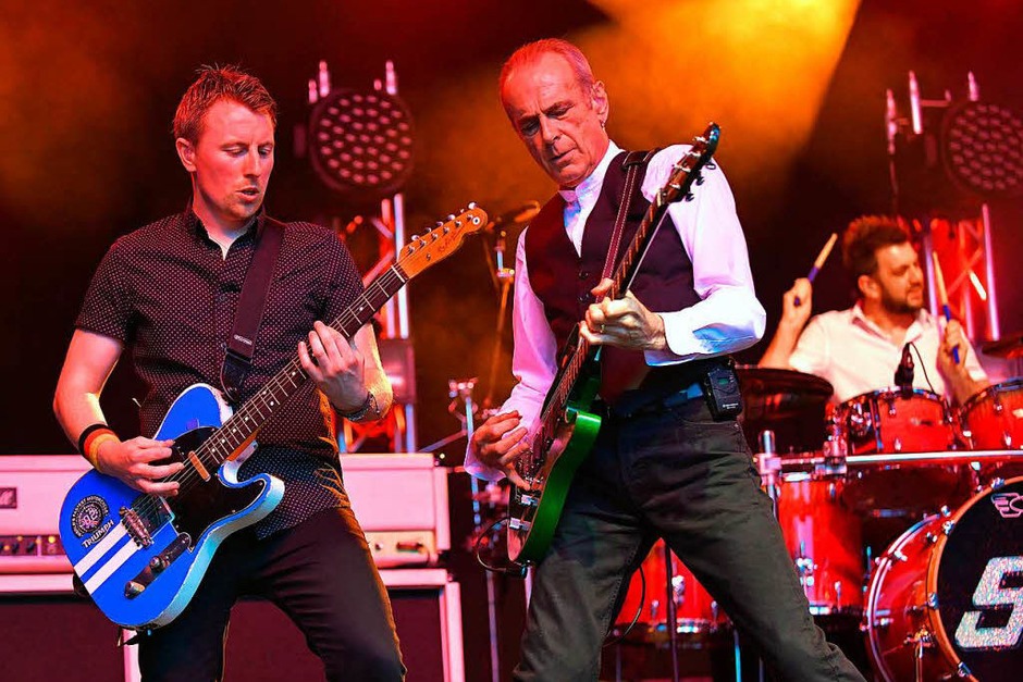 Status Quo rockten beim Sommersound-Festival den Schopfheimer Marktplatz. Vorgruppe war One Way Train aus Teningen. (Foto: Wolfgang Scheu) Status Quo rockten beim Sommersound-Festival den Schopfheimer Marktplatz. Vorgruppe war One Way Train aus Teningen. (Foto: Wolfgang Scheu)