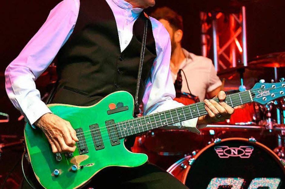 Status Quo rockten beim Sommersound-Festival den Schopfheimer Marktplatz. Vorgruppe war One Way Train aus Teningen. (Foto: Wolfgang Scheu) Status Quo rockten beim Sommersound-Festival den Schopfheimer Marktplatz. Vorgruppe war One Way Train aus Teningen. (Foto: Wolfgang Scheu)
