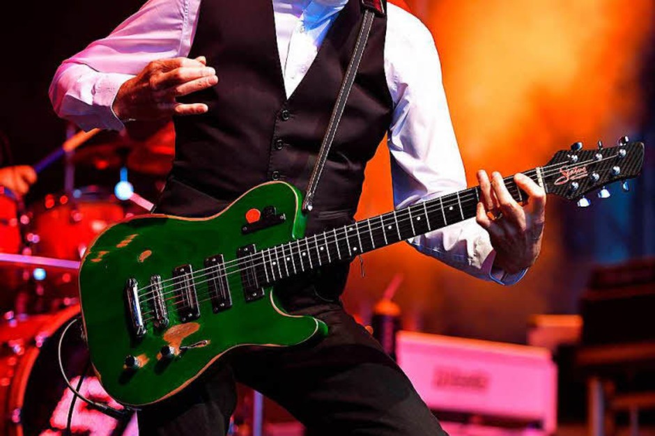 Status Quo rockten beim Sommersound-Festival den Schopfheimer Marktplatz. Vorgruppe war One Way Train aus Teningen. (Foto: Wolfgang Scheu) Status Quo rockten beim Sommersound-Festival den Schopfheimer Marktplatz. Vorgruppe war One Way Train aus Teningen. (Foto: Wolfgang Scheu)