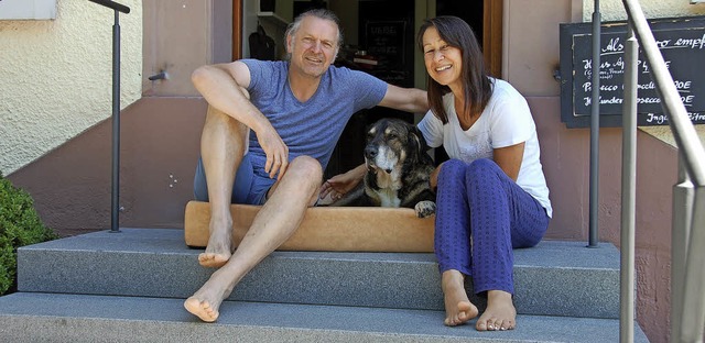 Vegan aus Leidenschaft, aber ohne erho...Reimund und Susanne Vogt mit Hund Sam   | Foto: Frey