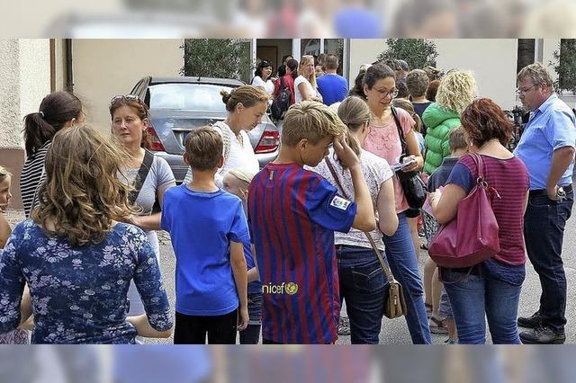 Kinder strmen Rathaus, um Ferienspa zu buchen