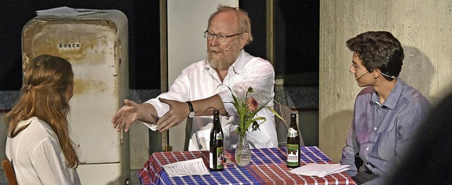 Wolfgang Thierse erzhlt den Schlern ...e und Julian Pfannes aus seinem Leben.  | Foto: m. bamberger