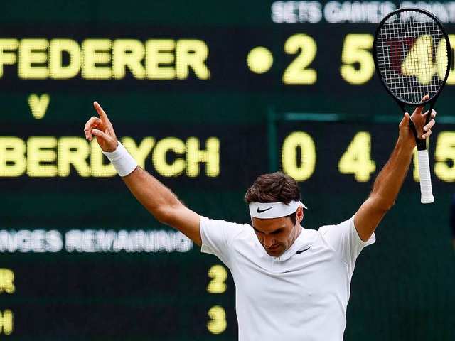 Der Triumphator in einem lange Zeit ausgeglichenen  Halbfinale: Roger Federer   | Foto: dpa