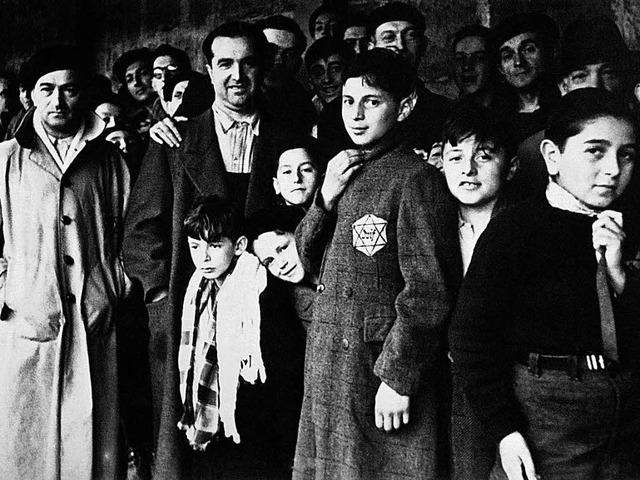 Zu Tausenden zusammengepfercht: Franz...Drancy vor ihrer Deportation in die KZ  | Foto: AFP