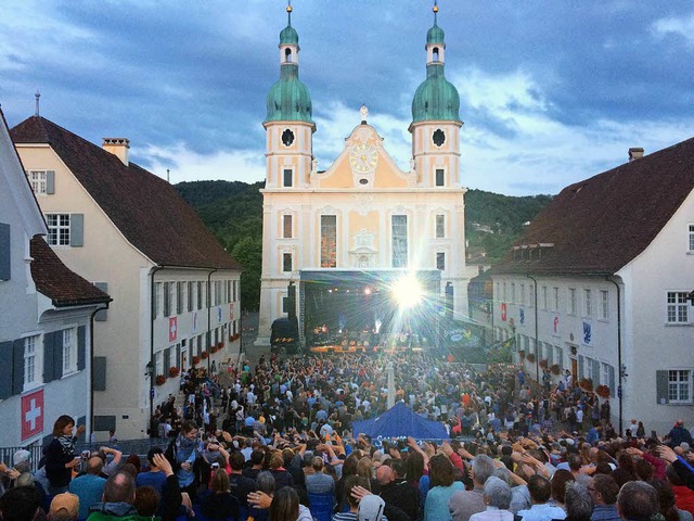 Stimmen auf dem Domplatz Arlesheim  | Foto: Barbara Ruda