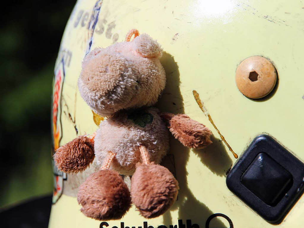 Ein Glcksschwein auf dem Helm mit Namen Smokey. Beides gehrt Fabian Missfelder.