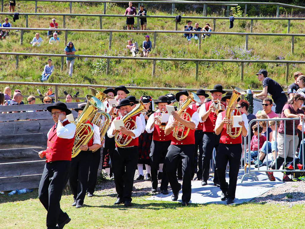 Einmarsch des Musikvereins Titisee-Jostal.