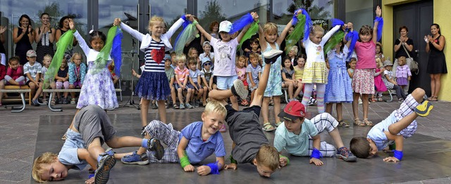 Die Jungen und Mdchen der Kinderschul...sorgten selbst fr gute Unterhaltung.   | Foto: Sedlak