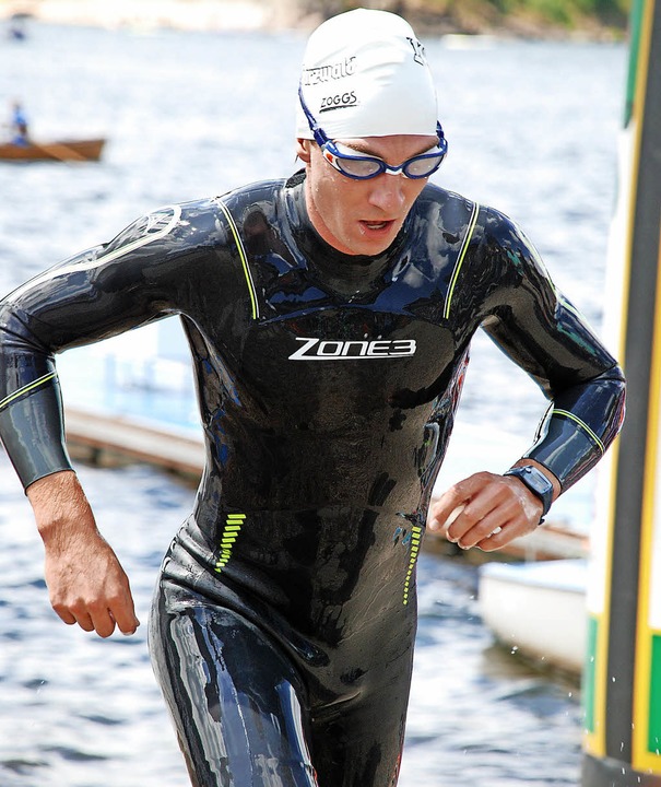 Die Bammeldisziplin geschafft: Adrian Schuler  nach dem Schwimmen  | Foto: Ruoff
