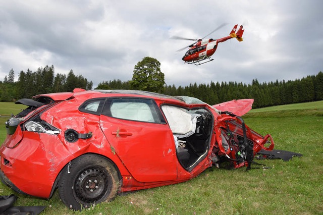 Auch der Rettungshubschrauber Rega aus...Schweiz war bei dem Unfall im Einsatz.  | Foto: Kamera 24