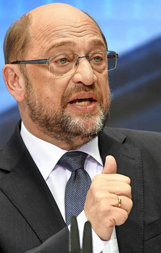 Kanzlerkandidat Martin Schulz prsentiert den Zukunftsplan.   | Foto: DPA