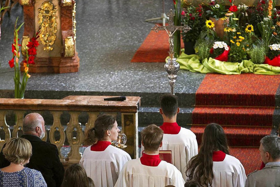 Firmung mit dem Motto „Feuer in mir“ in der Kirche St. Stephan in Oberwinden durch Firmspender Monsignore Bernd Kaut. (Foto: Fleig) Firmung mit dem Motto „Feuer in mir“ in der Kirche St. Stephan in Oberwinden durch Firmspender Monsignore Bernd Kaut. (Foto: Fleig)