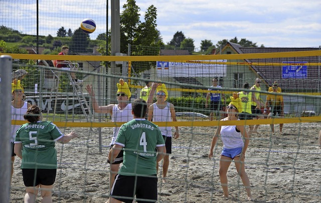 Kreativ in der Namensgebung oder im Dr...; die Beachvolleyballer hatten Gaudi.   | Foto: Barbara rderer