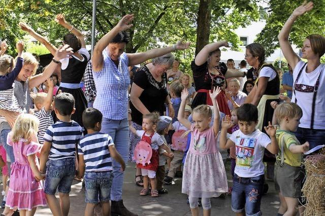 Glckliche Dorfkinder