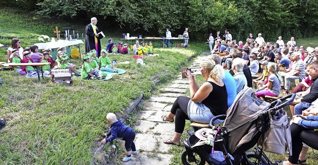 Zahlreiche Besucher strmten zum Seegottesdienst.   | Foto: Hans-Jrgen Hege