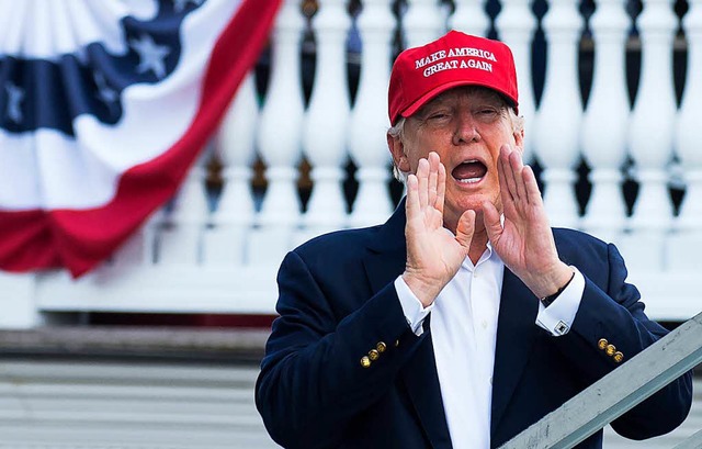 Donald Trump gibt Laut - hier am Samst...olfturnier in Bedminister, New Jersey.  | Foto: AFP
