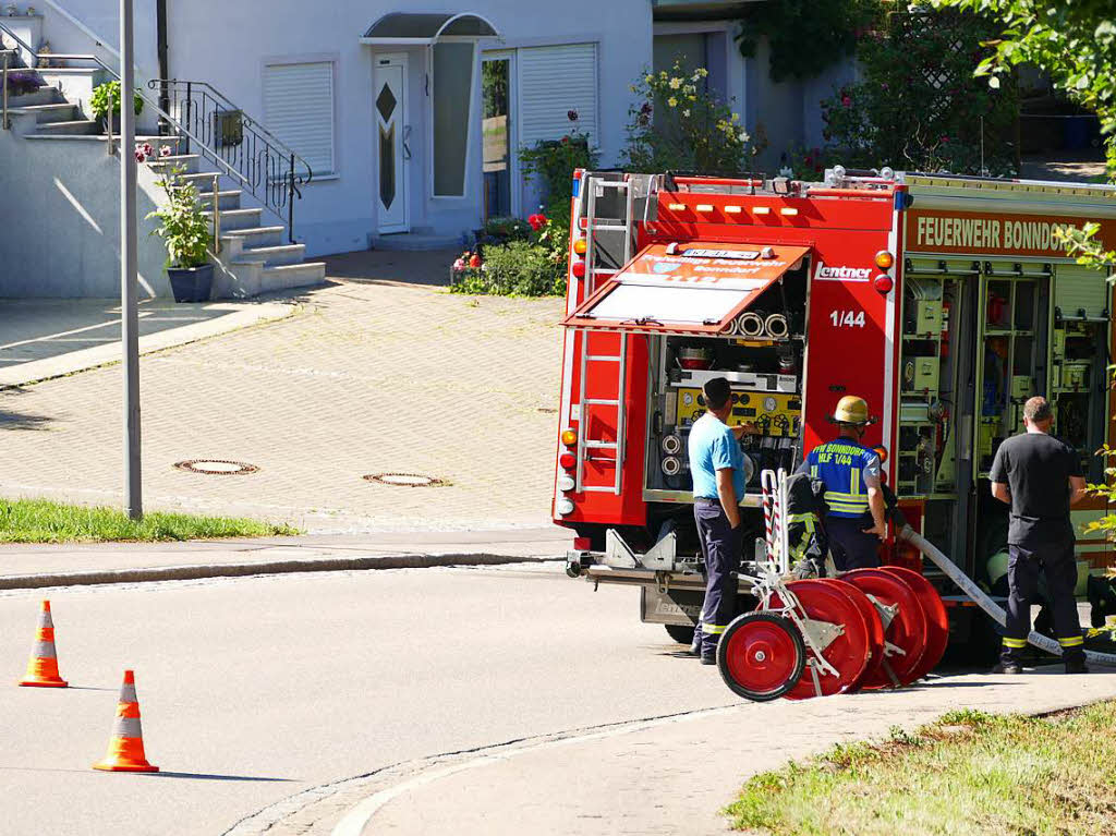 Die Feuerwehr Bonndorf kmpfte gegen Feuer und starke Rauchentwicklung, als sie einen Motorbrand in der Schaffhauser Strae in Bonndorf lschte.