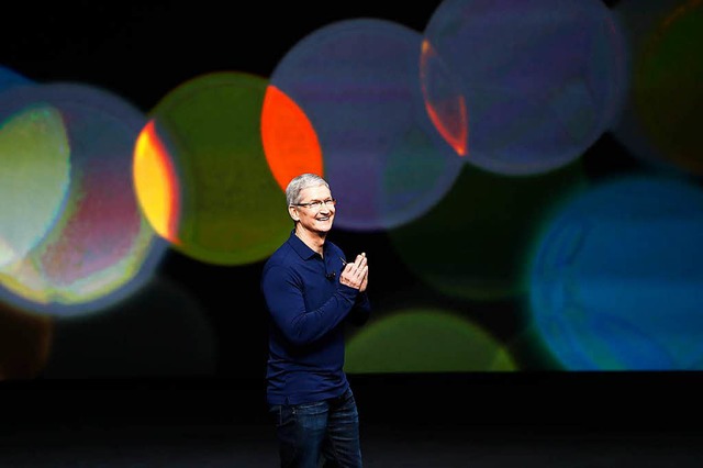 Apple-Chef Tim Cook bei der Prsentation des iPhone 7.   | Foto: afp