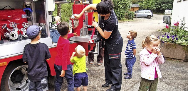 <BZ-FotoAnlauf>Kindergarten Raitbach:<...b es fr die Kinder am Feuerwehrauto.   | Foto: Kiga