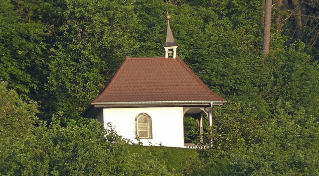 Idyllisch am Waldrand oberhalb Seelbac...gt seit 80 Jahren die Konradskapelle.   | Foto: Hansjrg Vgele