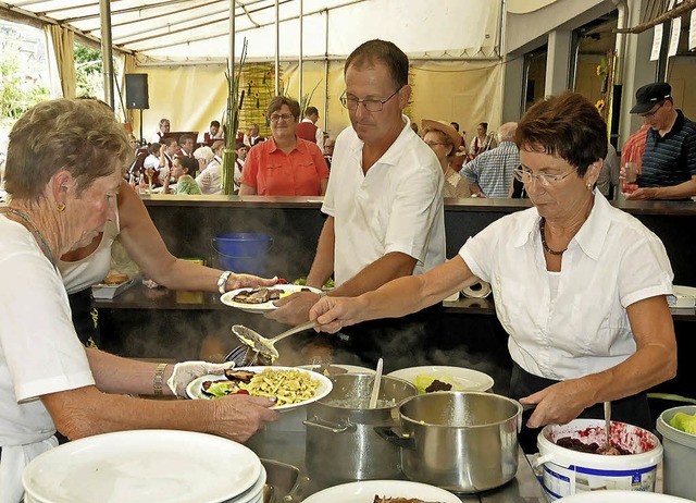 Mit einem groen kulinarischen Angebot...e Besucher des Sommerfestes verwhnt.   | Foto: Herbert Trogus
