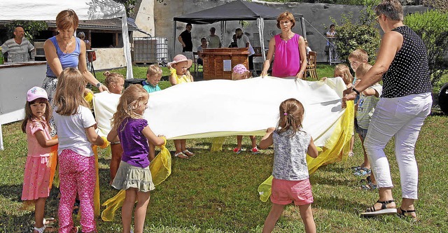 Die Kindergartenkinder erfreuten mit ihrem Auftritt.   | Foto: Herbert Trogus