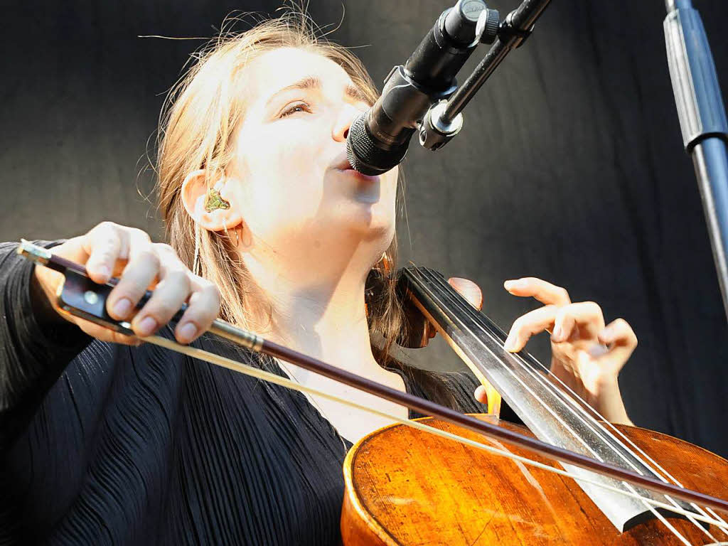 Sie spielte Cello - Luisa Barbaro mit sehr einfhlsamem Vorspiel