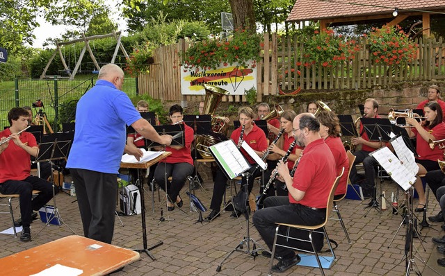 Der Musikverein Windenreute lockte zah...e zum Serenadenkonzert am Heimathaus.   | Foto: Veranstalter